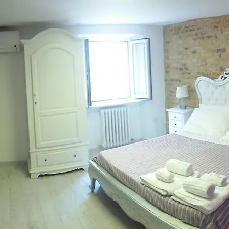 La Lanterna Couette-café 3*